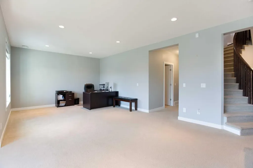 136 Rainbow Falls Glen Chestermere AB T1X 0S5