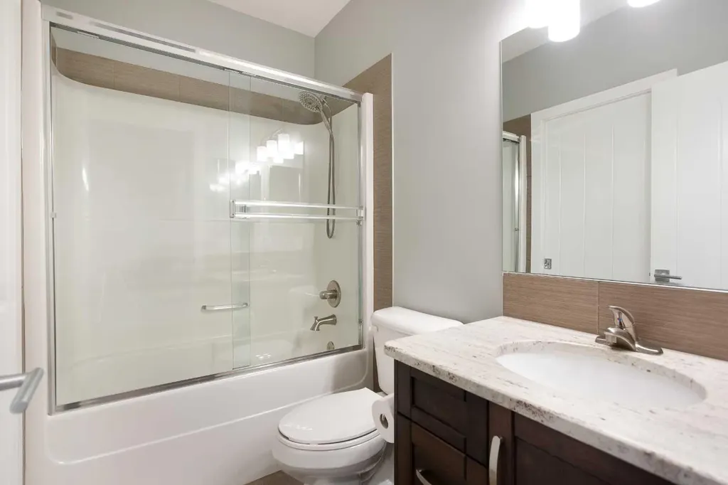 136 Rainbow Falls Glen Chestermere AB T1X 0S5
