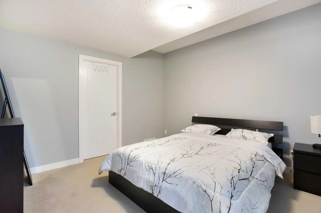 136 Rainbow Falls Glen Chestermere AB T1X 0S5