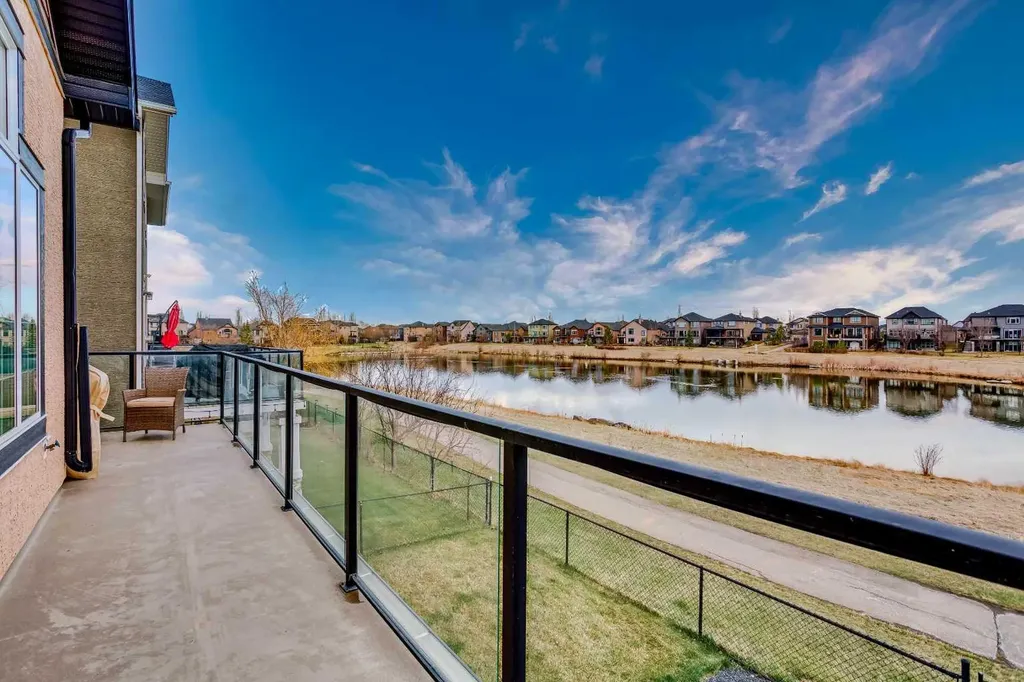 136 Rainbow Falls Glen Chestermere AB T1X 0S5