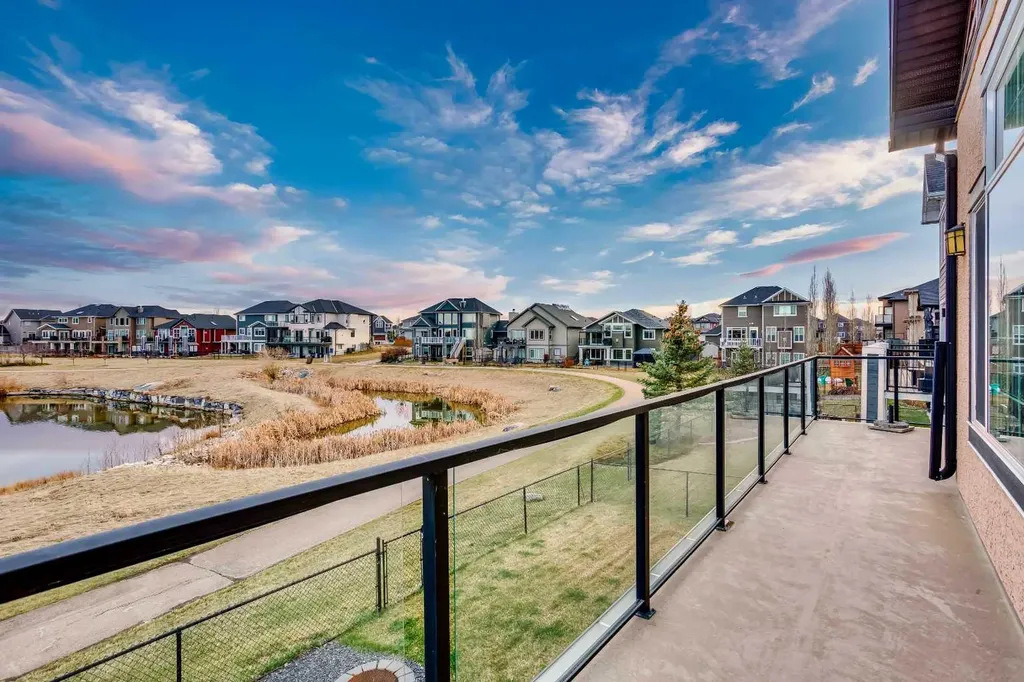136 Rainbow Falls Glen Chestermere AB T1X 0S5