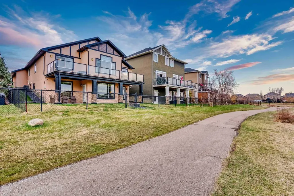 136 Rainbow Falls Glen Chestermere AB T1X 0S5