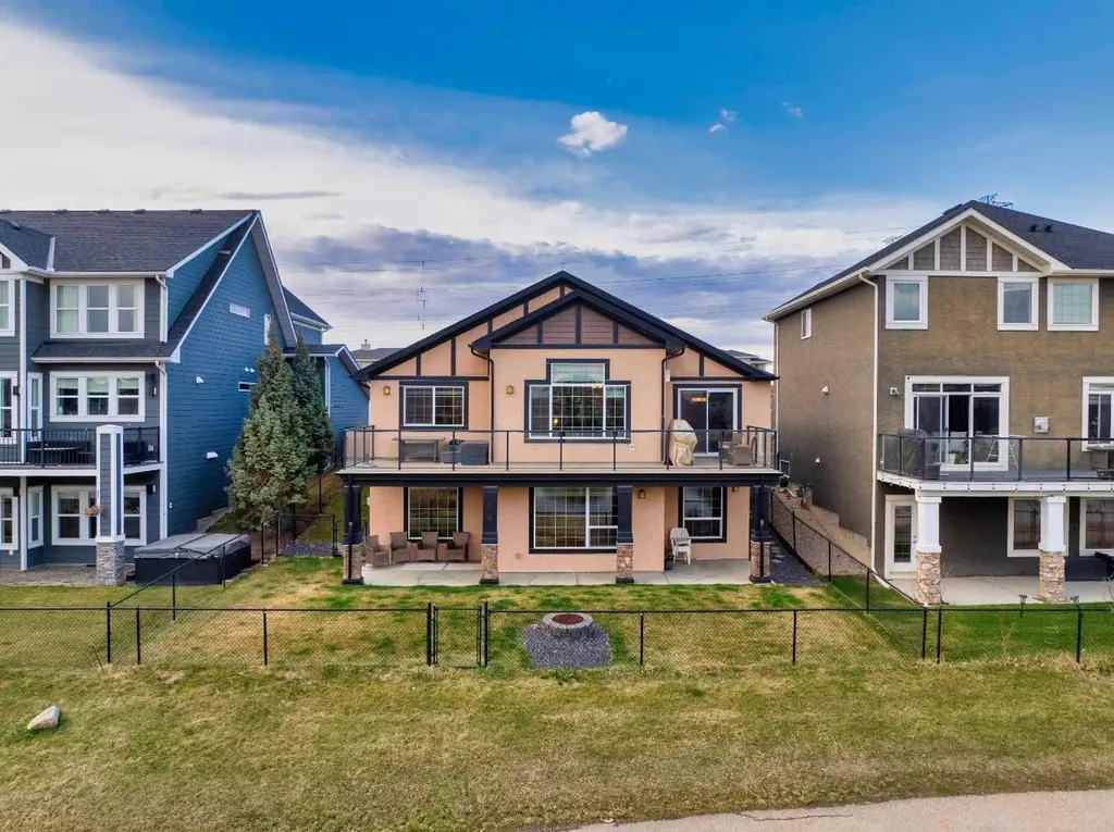 136 Rainbow Falls Glen Chestermere AB T1X 0S5