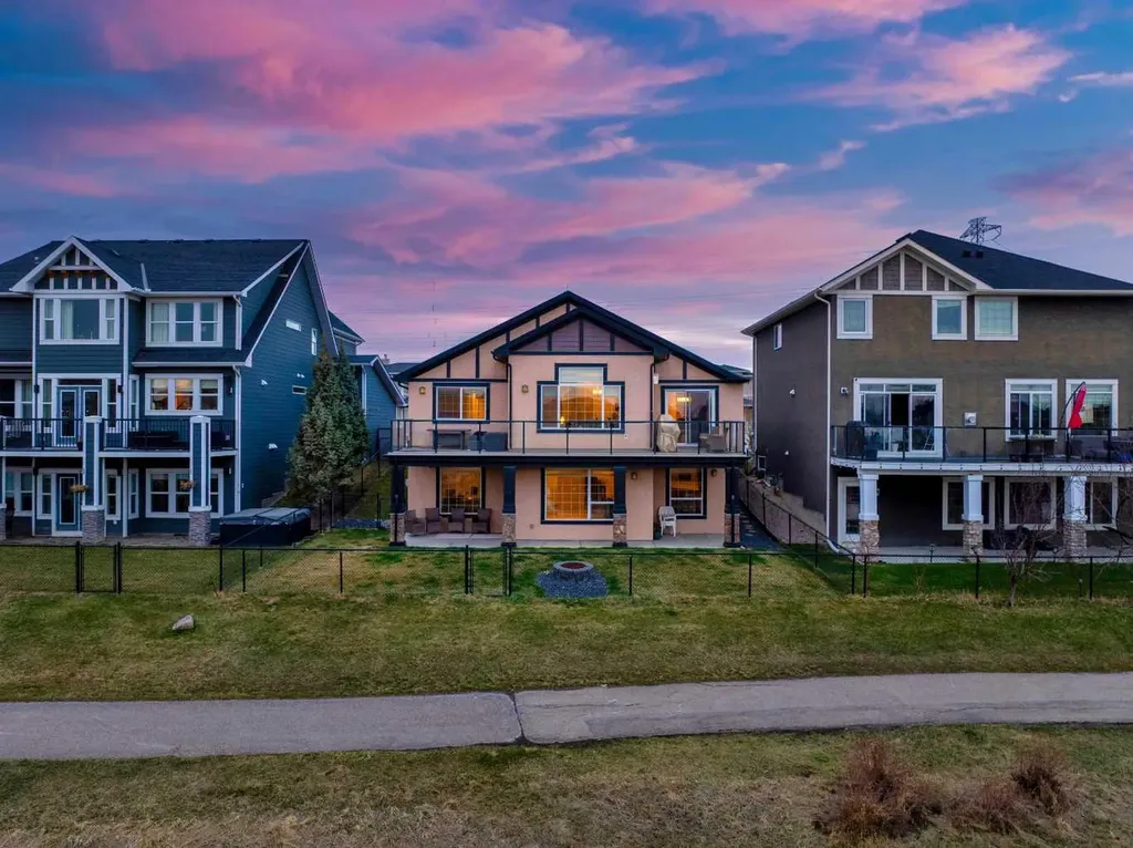 136 Rainbow Falls Glen Chestermere AB T1X 0S5