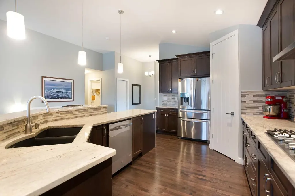 136 Rainbow Falls Glen Chestermere AB T1X 0S5