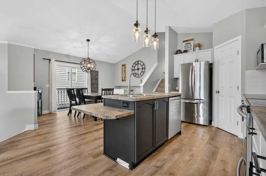 189 Copperfield Gardens SE Calgary AB T2Z4C2