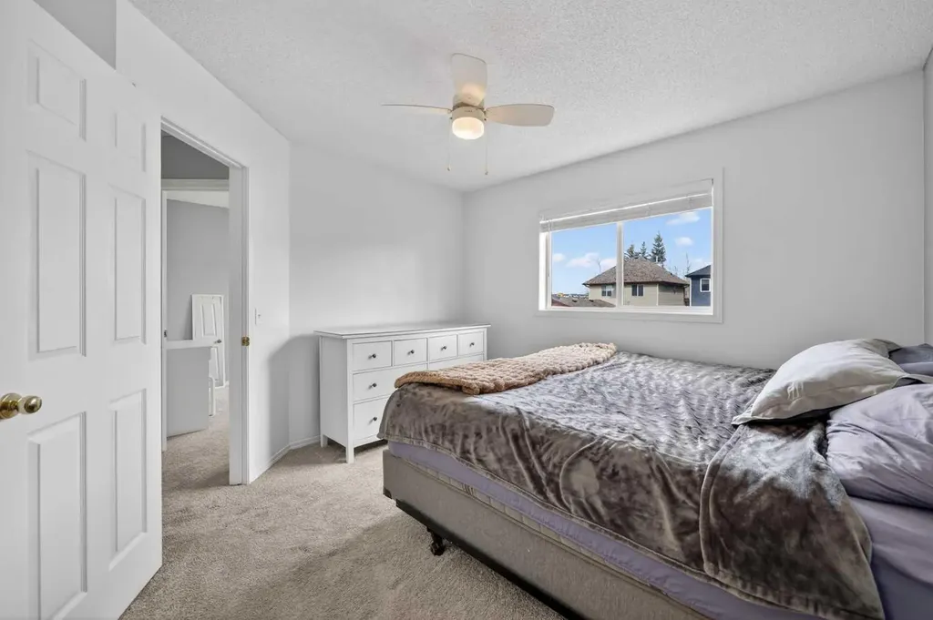 189 Copperfield Gardens SE Calgary AB T2Z4C2