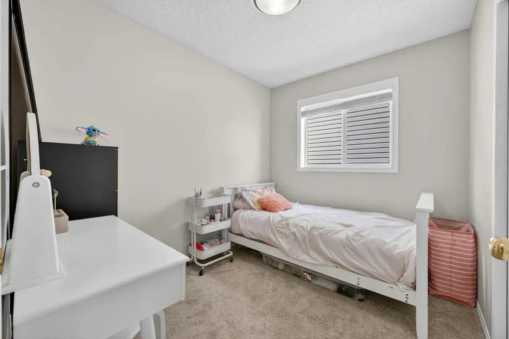 189 Copperfield Gardens SE Calgary AB T2Z4C2