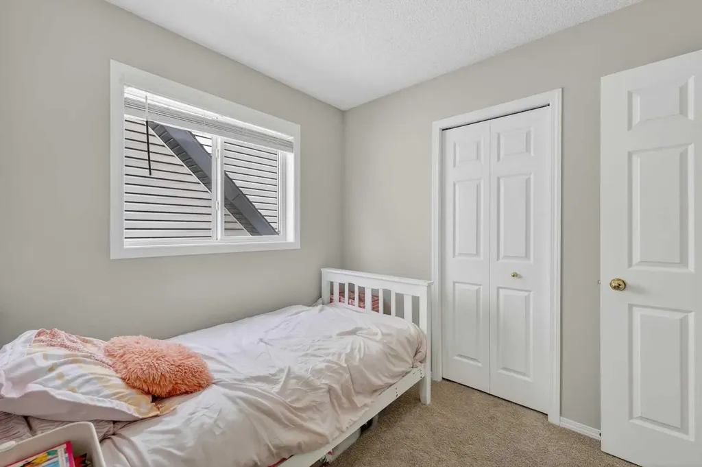 189 Copperfield Gardens SE Calgary AB T2Z4C2