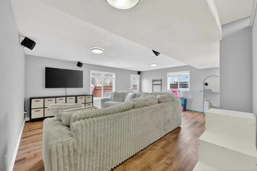 189 Copperfield Gardens SE Calgary AB T2Z4C2