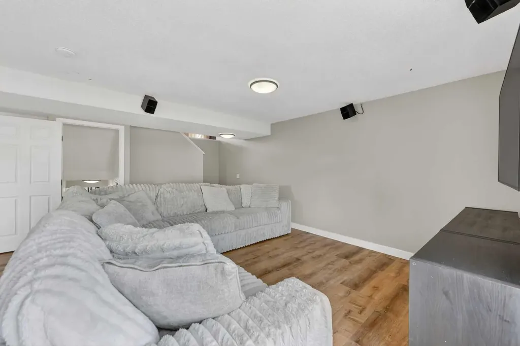 189 Copperfield Gardens SE Calgary AB T2Z4C2
