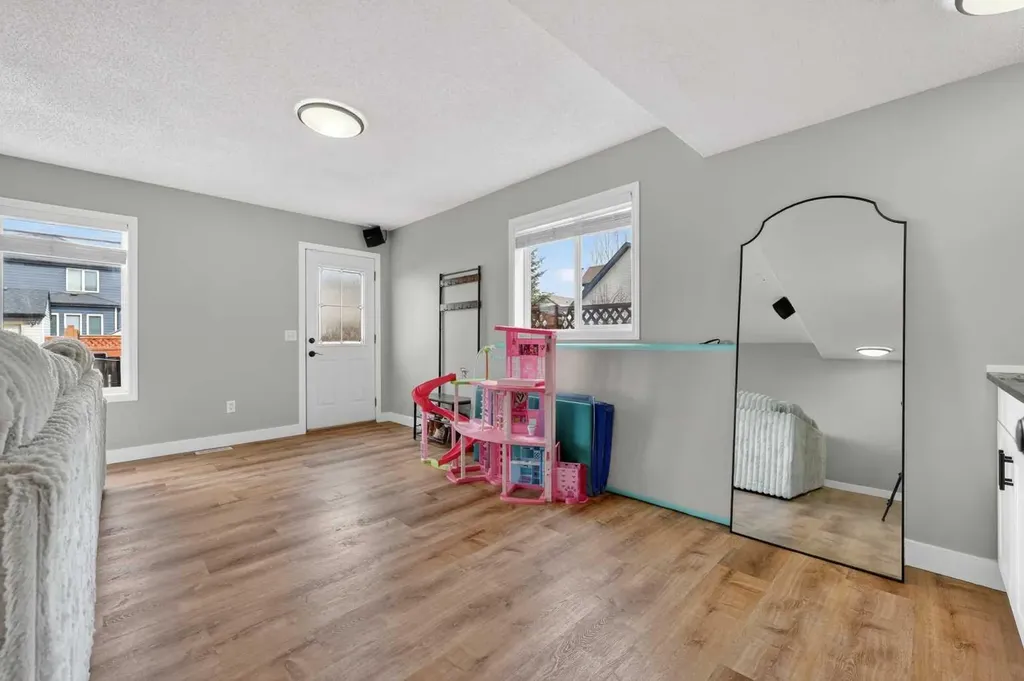 189 Copperfield Gardens SE Calgary AB T2Z4C2