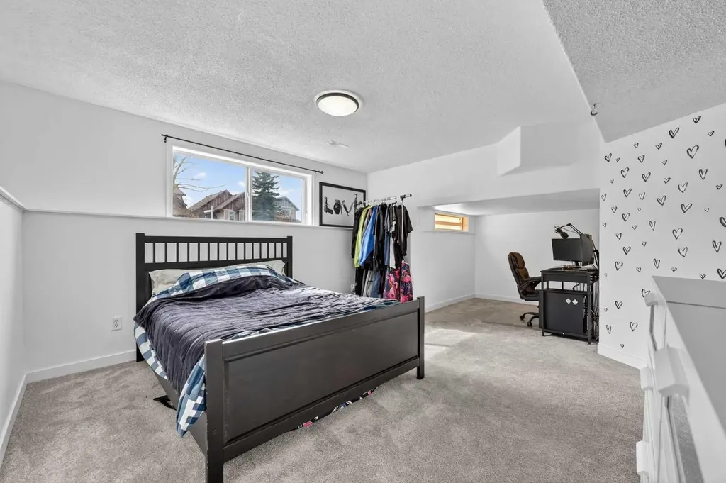 189 Copperfield Gardens SE Calgary AB T2Z4C2