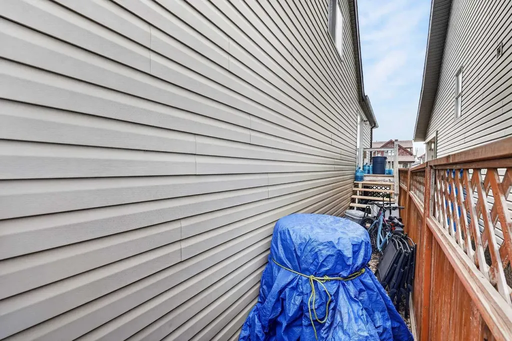 189 Copperfield Gardens SE Calgary AB T2Z4C2
