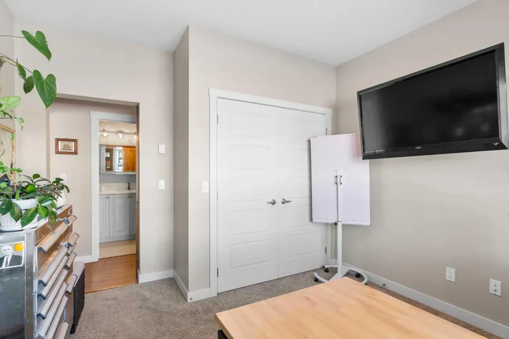20 Seton Park SE Calgary AB T3M 2V4
