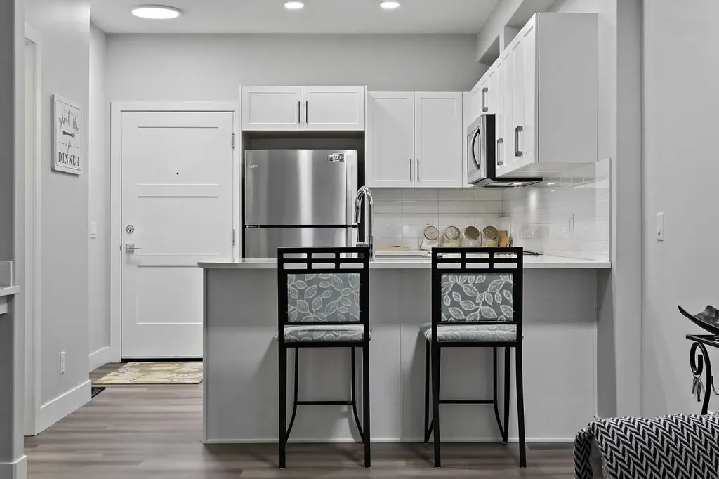 8355 19 Avenue SW Calgary AB T3H 6G3