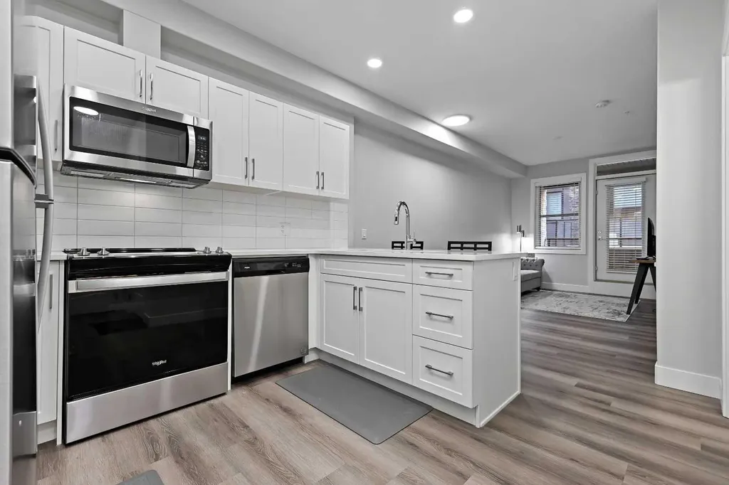 8355 19 Avenue SW Calgary AB T3H 6G3