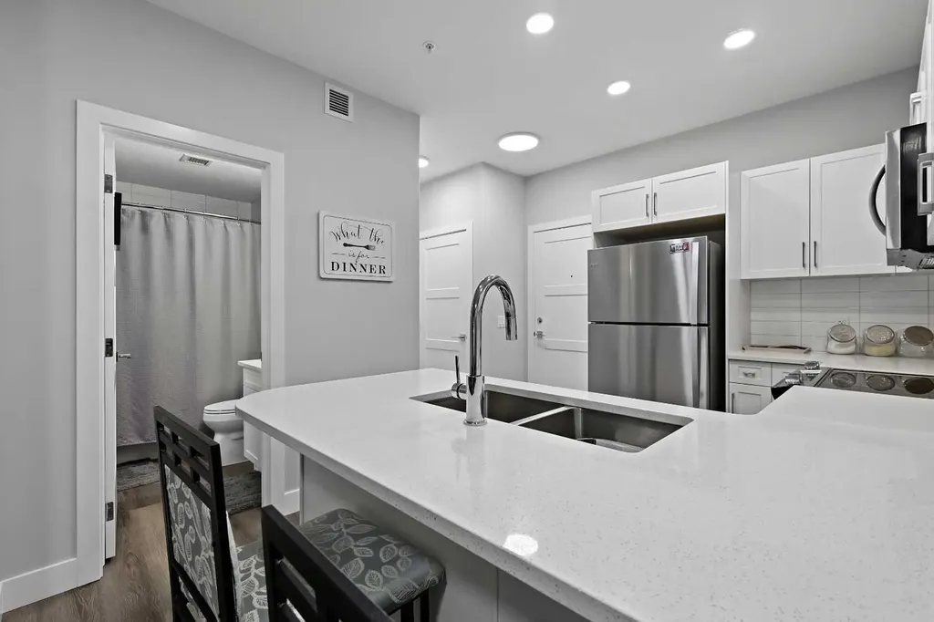 8355 19 Avenue SW Calgary AB T3H 6G3