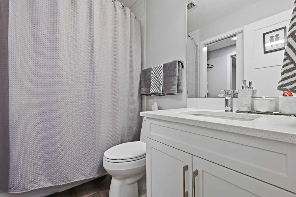 8355 19 Avenue SW Calgary AB T3H 6G3