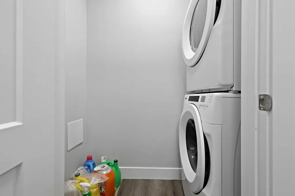 8355 19 Avenue SW Calgary AB T3H 6G3