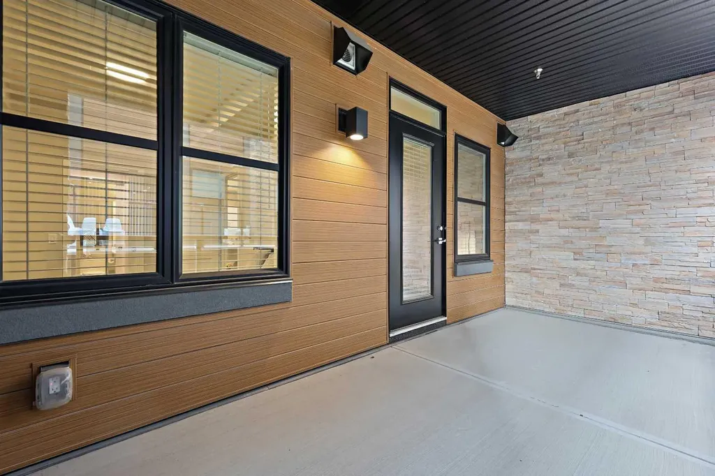 8355 19 Avenue SW Calgary AB T3H 6G3