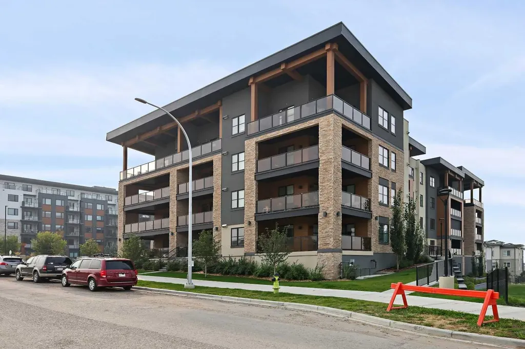 8355 19 Avenue SW Calgary AB T3H 6G3