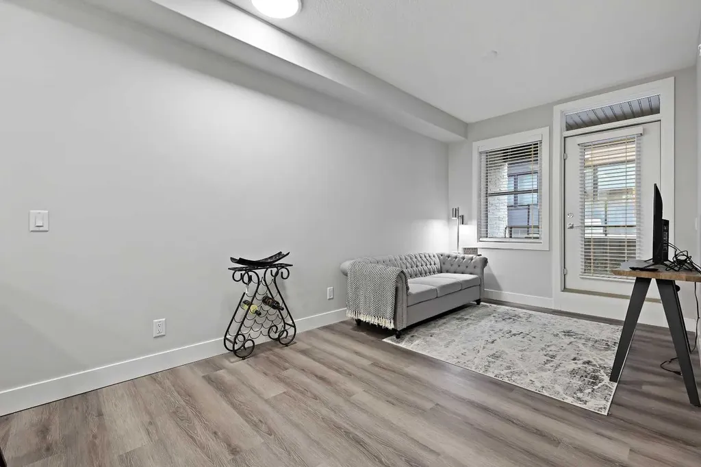 8355 19 Avenue SW Calgary AB T3H 6G3