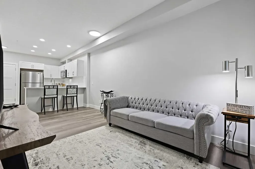 8355 19 Avenue SW Calgary AB T3H 6G3