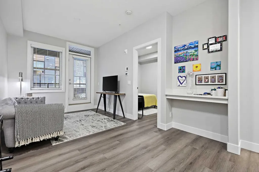 8355 19 Avenue SW Calgary AB T3H 6G3