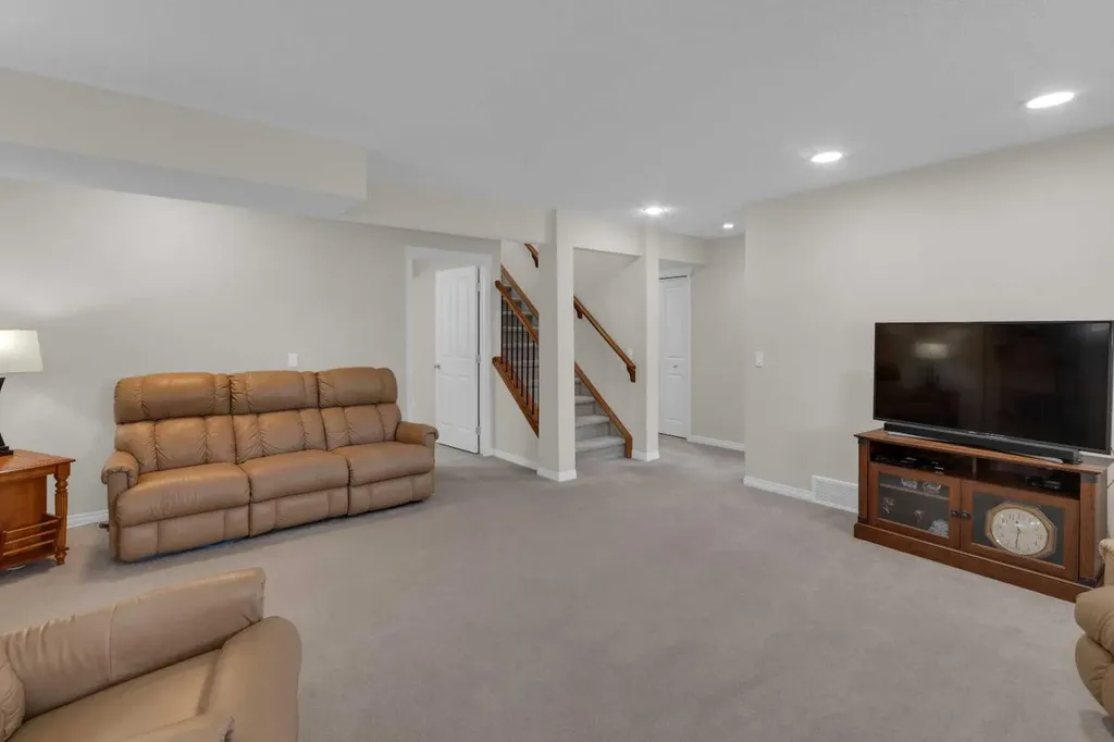 925 Imperial Drive SE Diamond Valley AB T0L 2A0