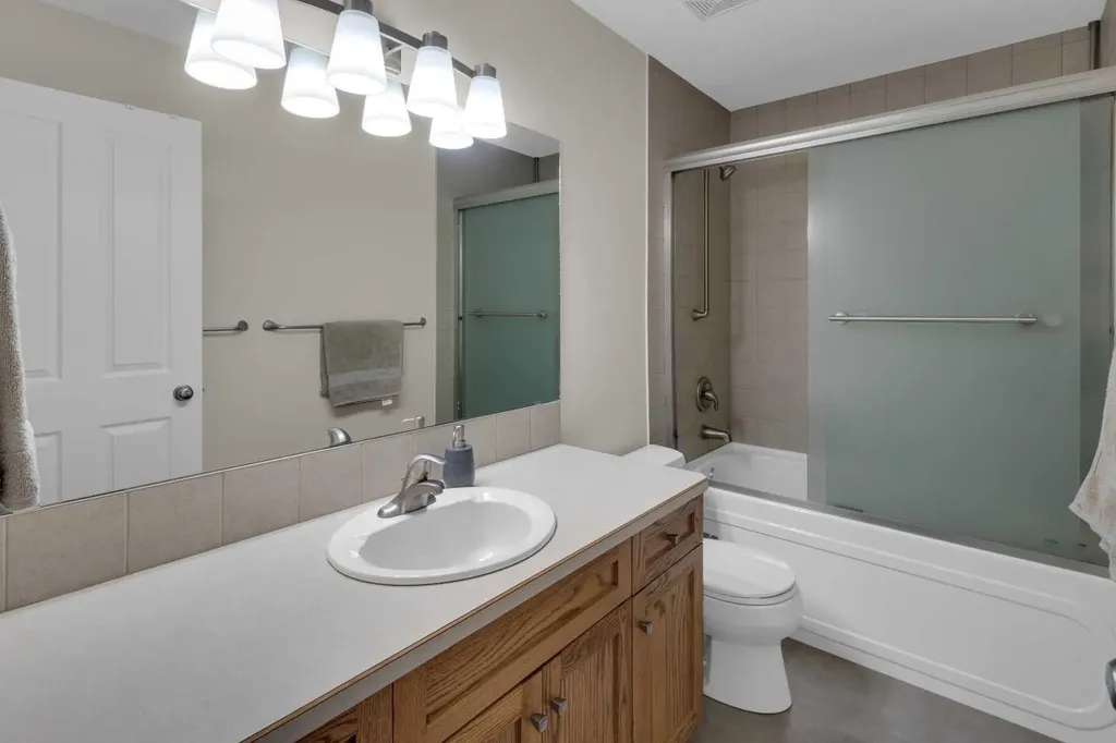 925 Imperial Drive SE Diamond Valley AB T0L 2A0