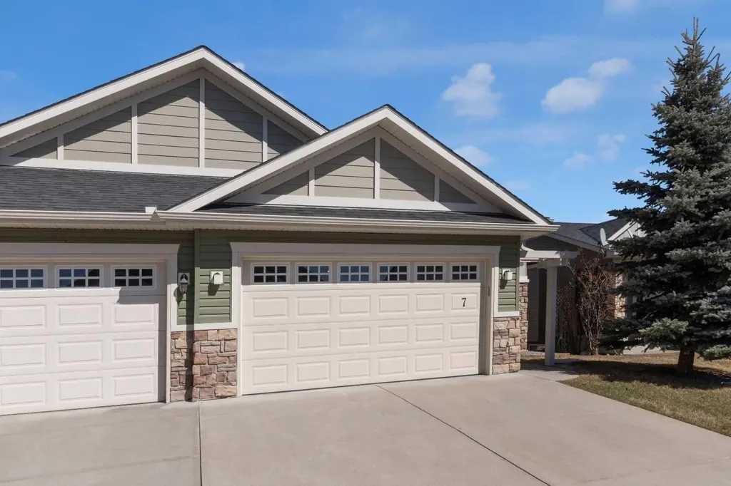 925 Imperial Drive SE Diamond Valley AB T0L 2A0