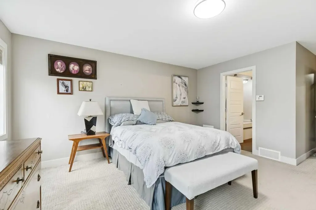 2231 26 Avenue SW Calgary AB T2T 1E9
