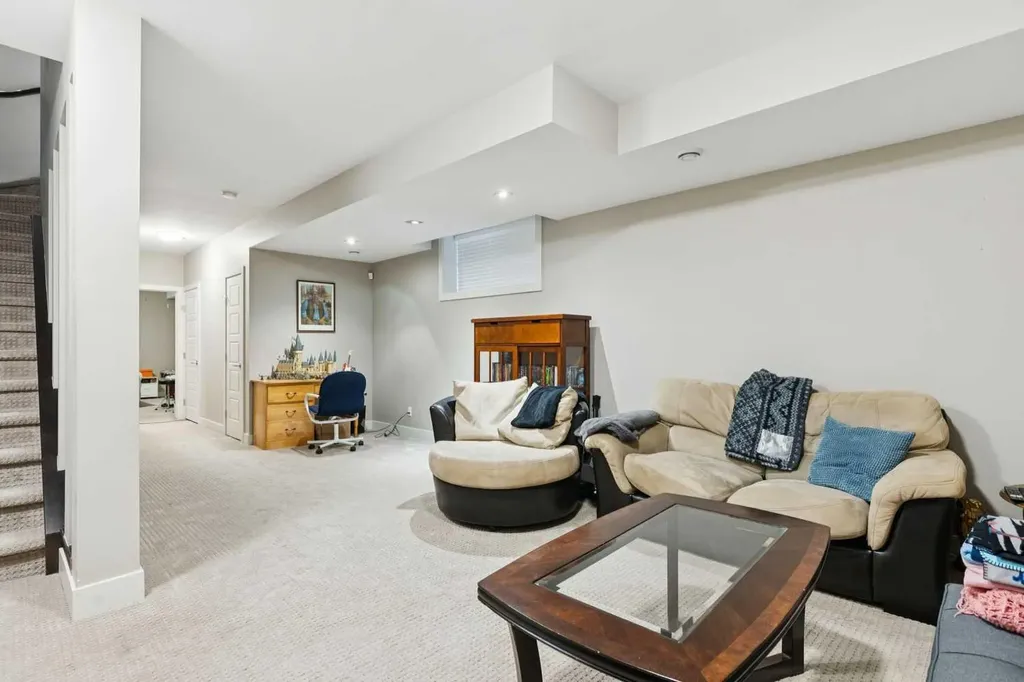 2231 26 Avenue SW Calgary AB T2T 1E9