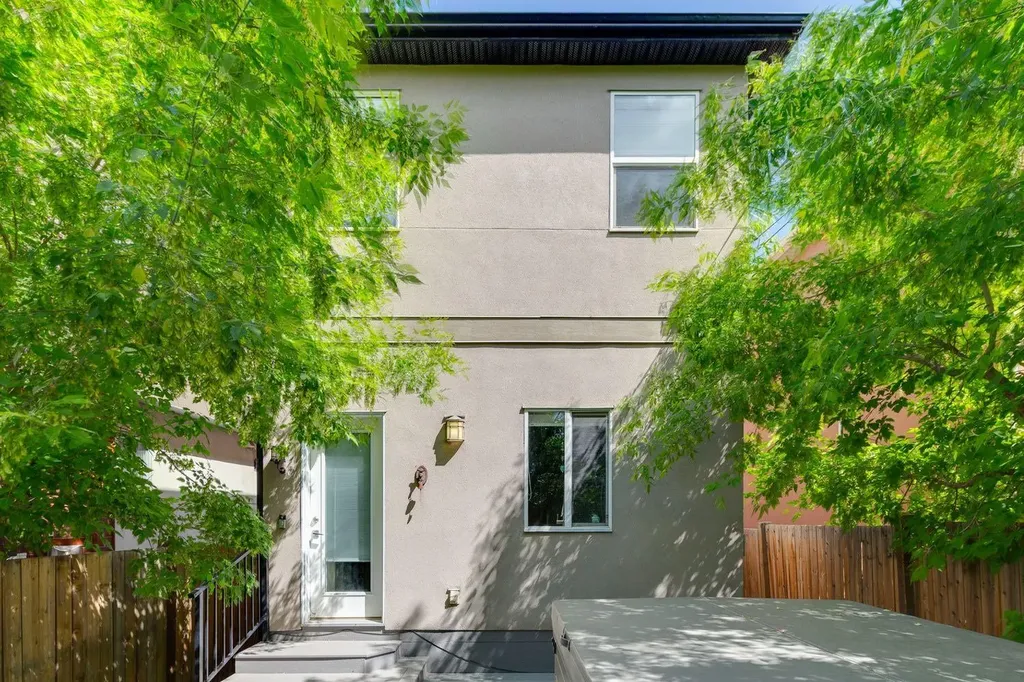 2231 26 Avenue SW Calgary AB T2T 1E9