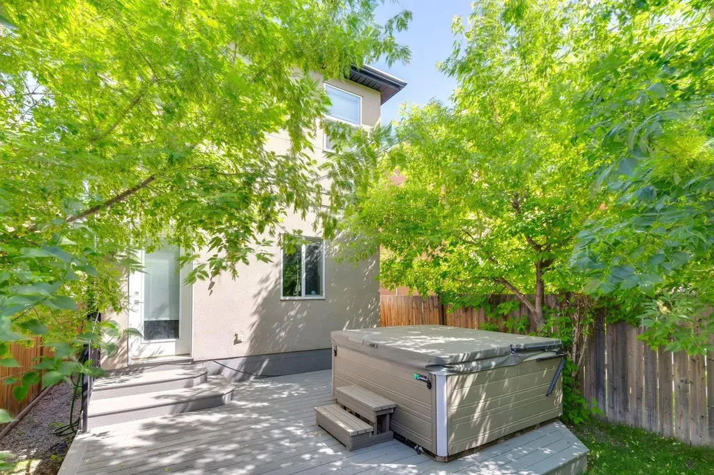 2231 26 Avenue SW Calgary AB T2T 1E9