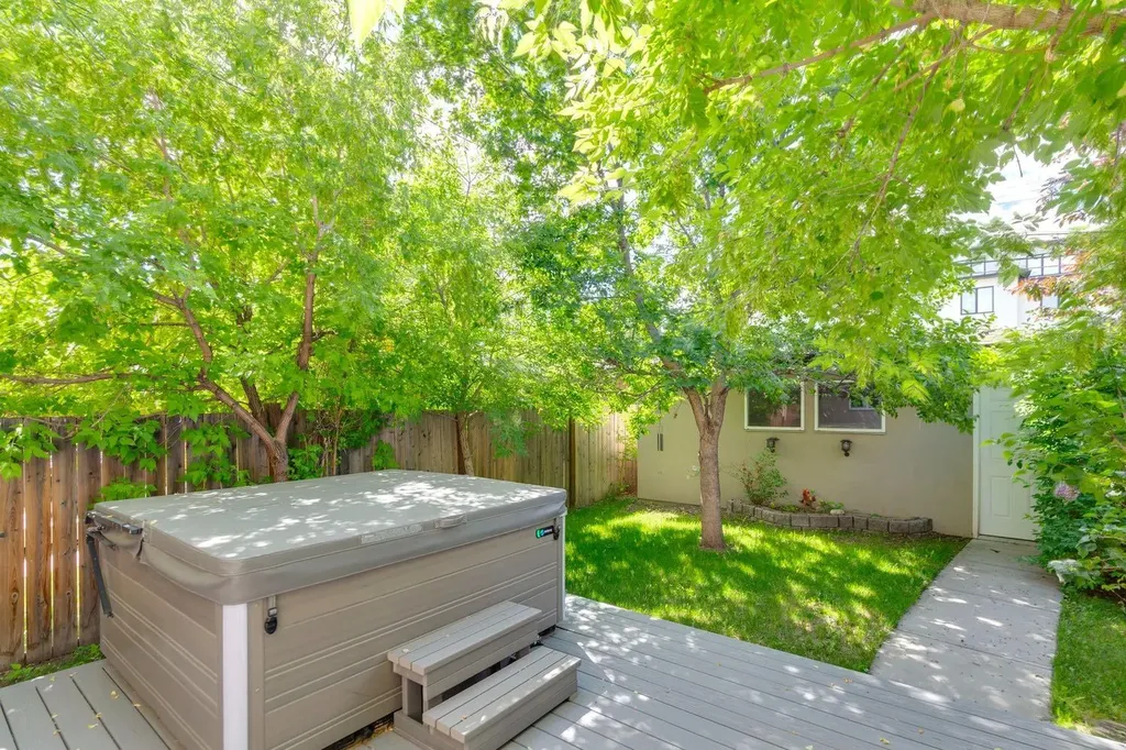 2231 26 Avenue SW Calgary AB T2T 1E9