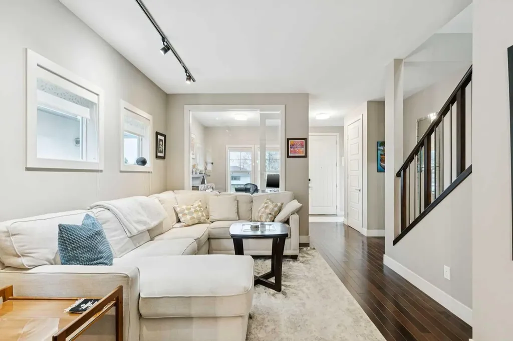 2231 26 Avenue SW Calgary AB T2T 1E9
