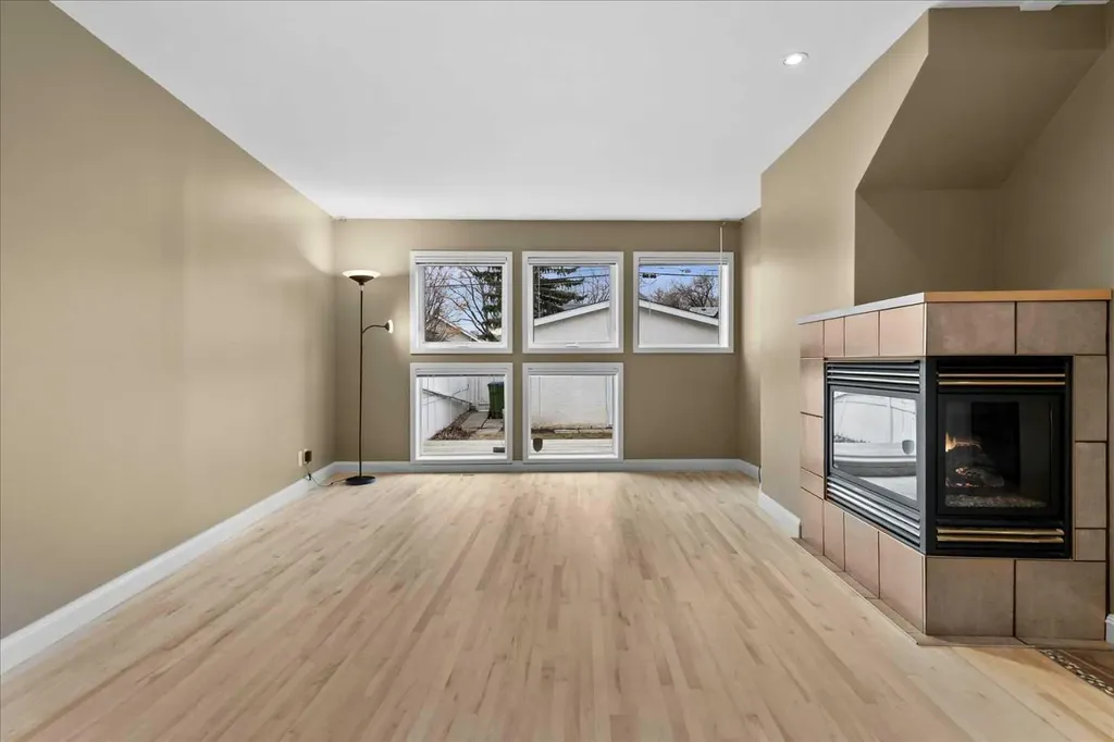 415 28 Avenue NW Calgary AB T2M 2K7