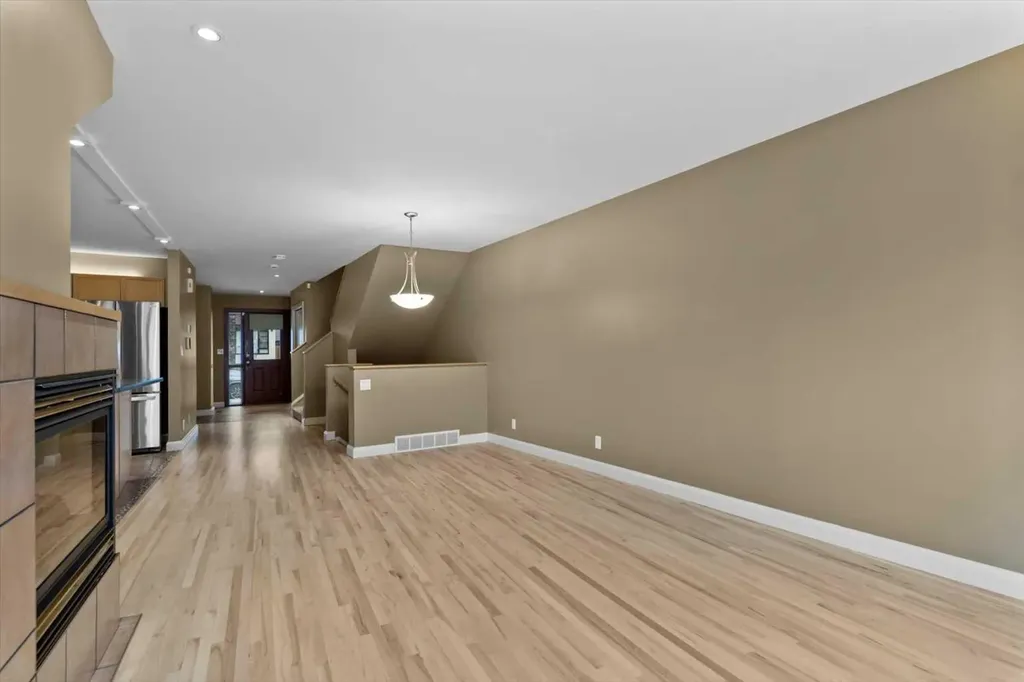 415 28 Avenue NW Calgary AB T2M 2K7