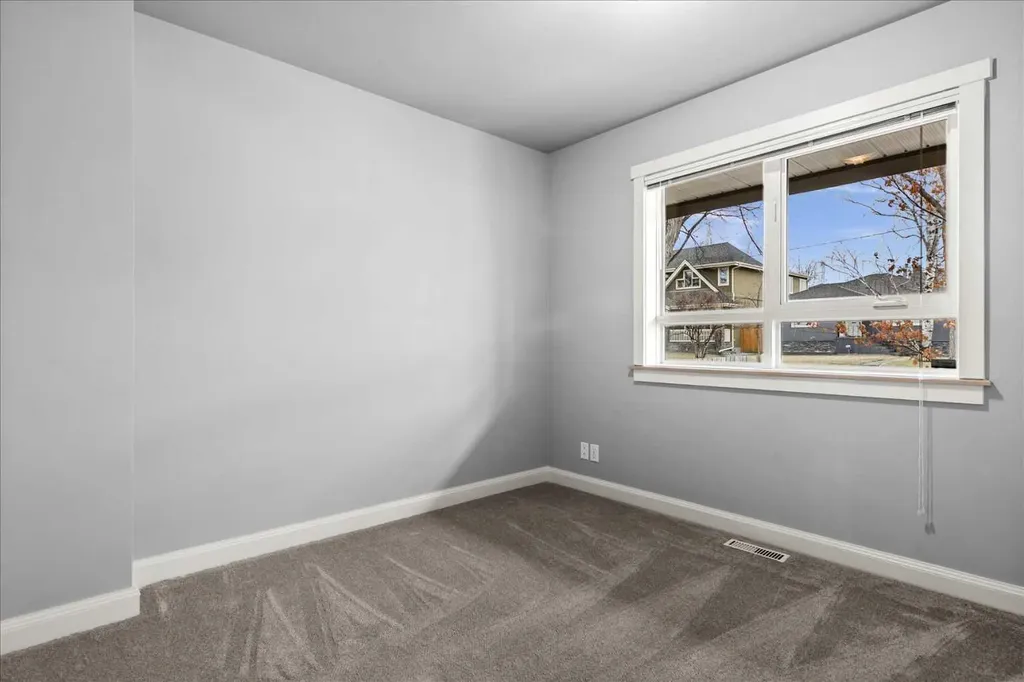 415 28 Avenue NW Calgary AB T2M 2K7