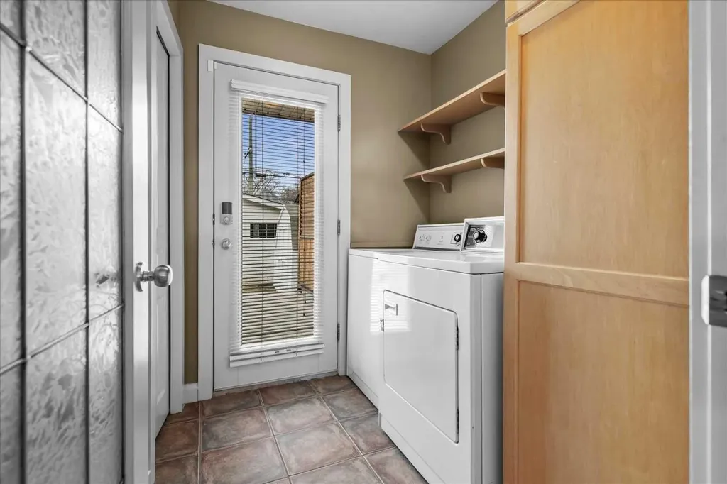 415 28 Avenue NW Calgary AB T2M 2K7