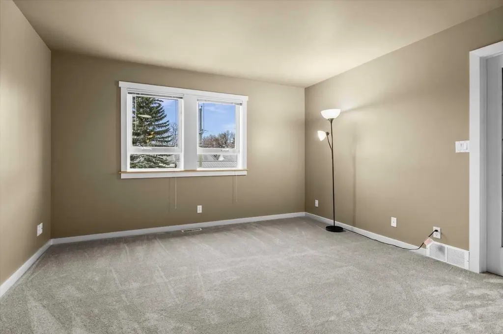 415 28 Avenue NW Calgary AB T2M 2K7