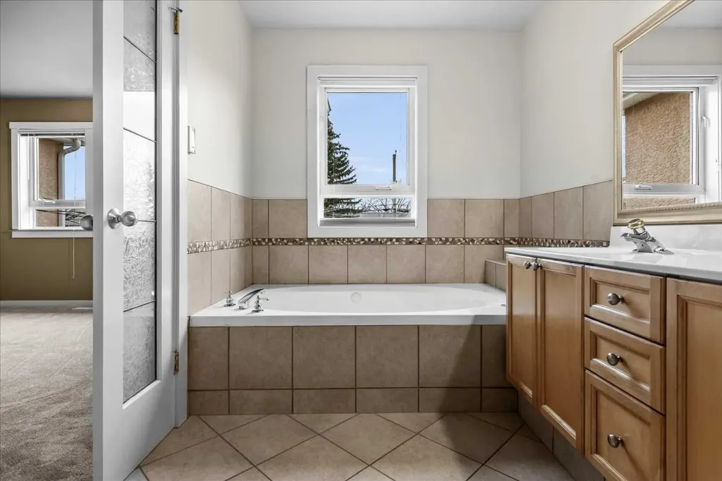 415 28 Avenue NW Calgary AB T2M 2K7