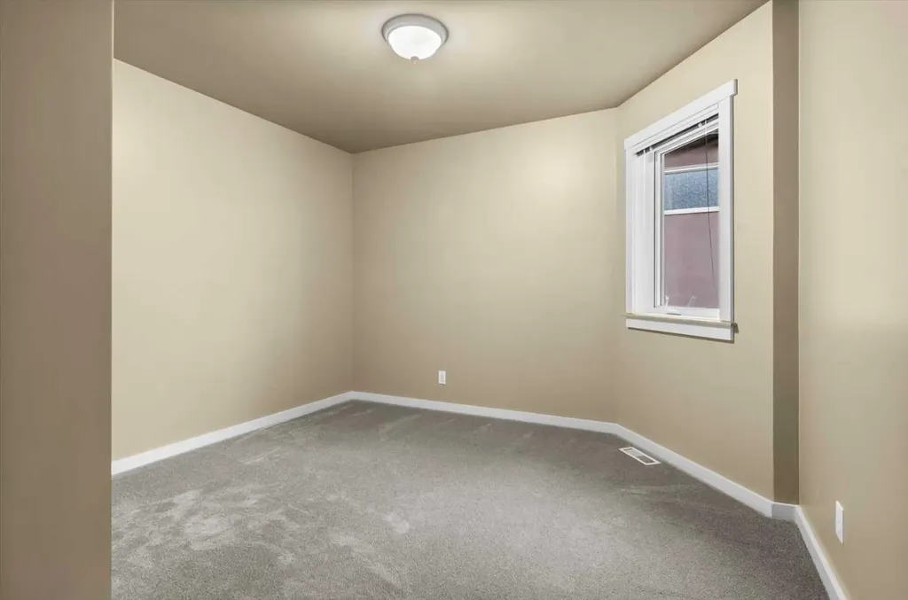 415 28 Avenue NW Calgary AB T2M 2K7