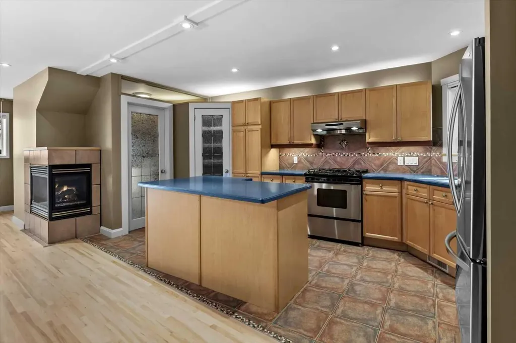 415 28 Avenue NW Calgary AB T2M 2K7