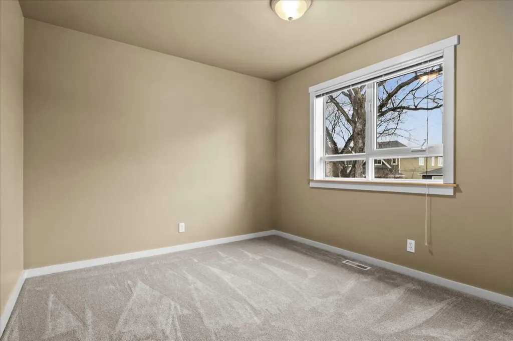 415 28 Avenue NW Calgary AB T2M 2K7