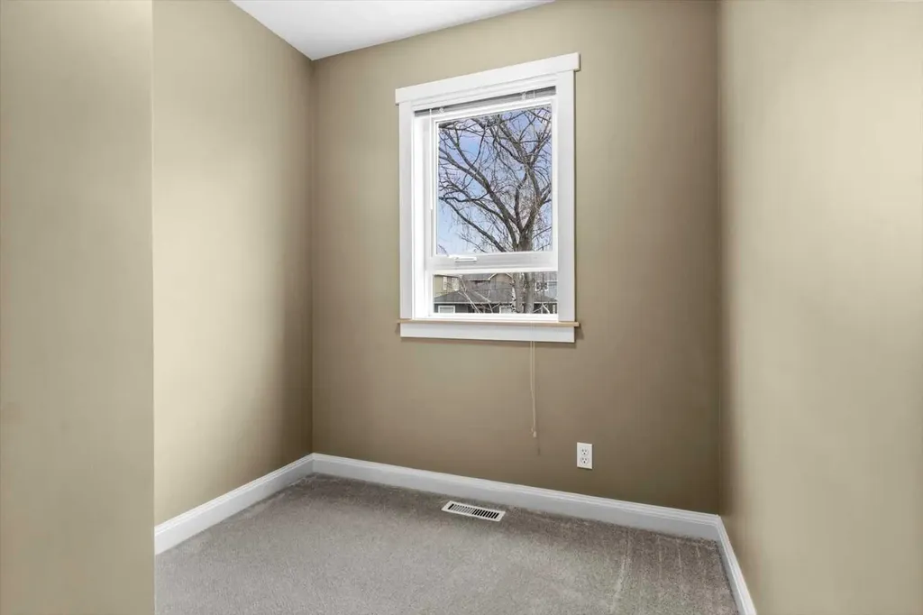 415 28 Avenue NW Calgary AB T2M 2K7