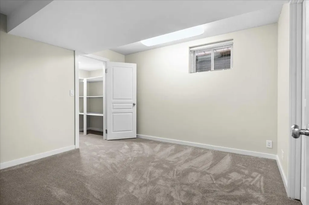 415 28 Avenue NW Calgary AB T2M 2K7