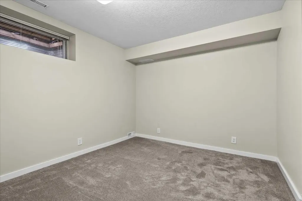 415 28 Avenue NW Calgary AB T2M 2K7
